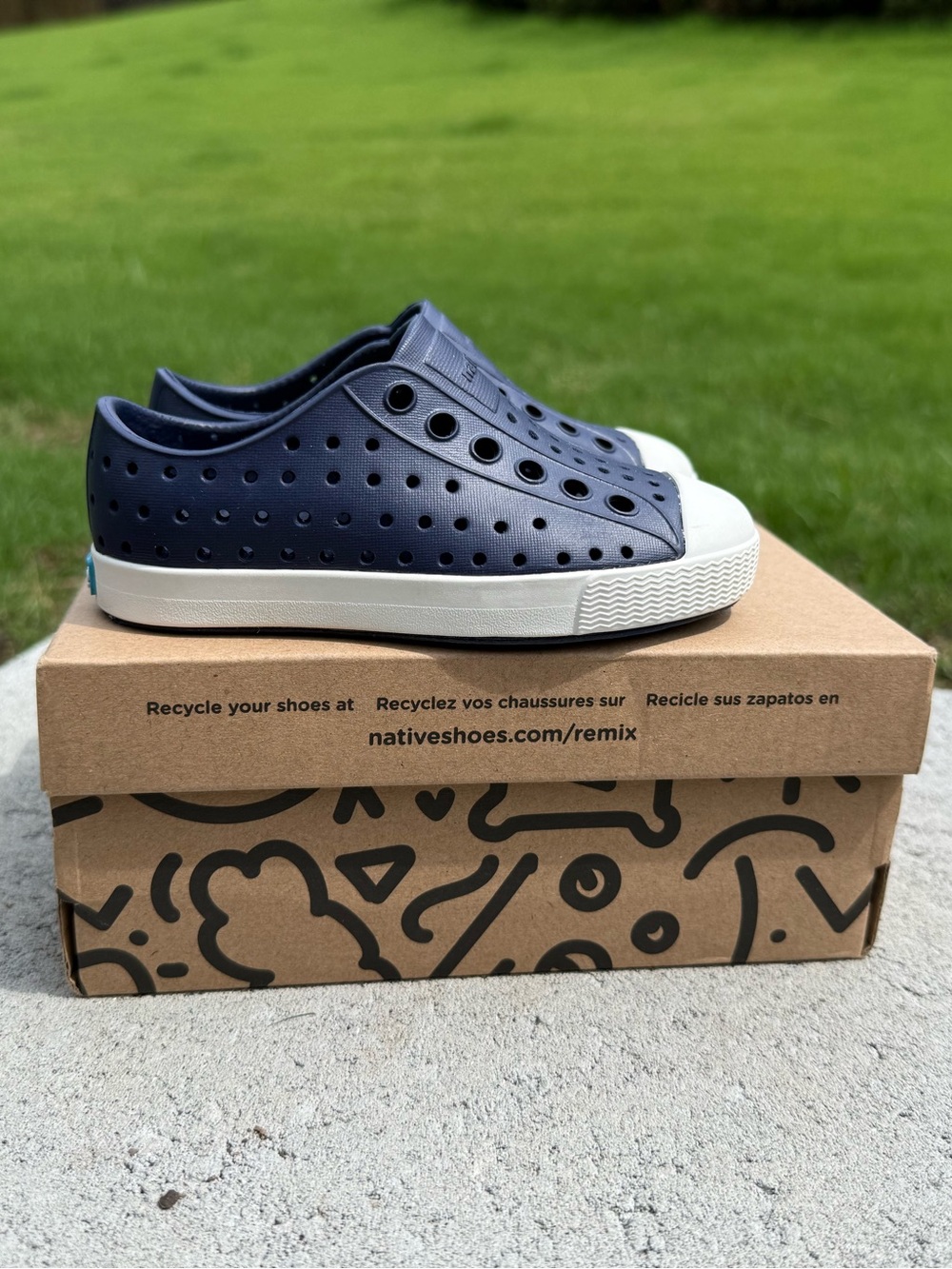 Native Shoes Navy- Sz7 Slip-On
